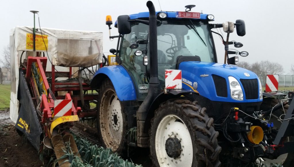 Culture des poireaux tracteur New Holland